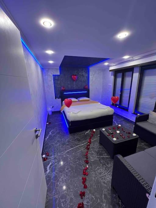 Appart Hotel Avec Sauna, Jacuzzi, Страсбург Экстерьер фото