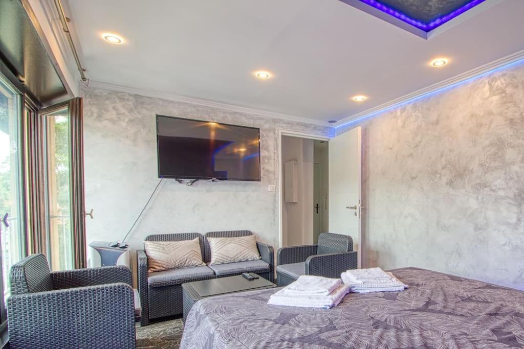 Appart Hotel Avec Sauna, Jacuzzi, Страсбург Экстерьер фото